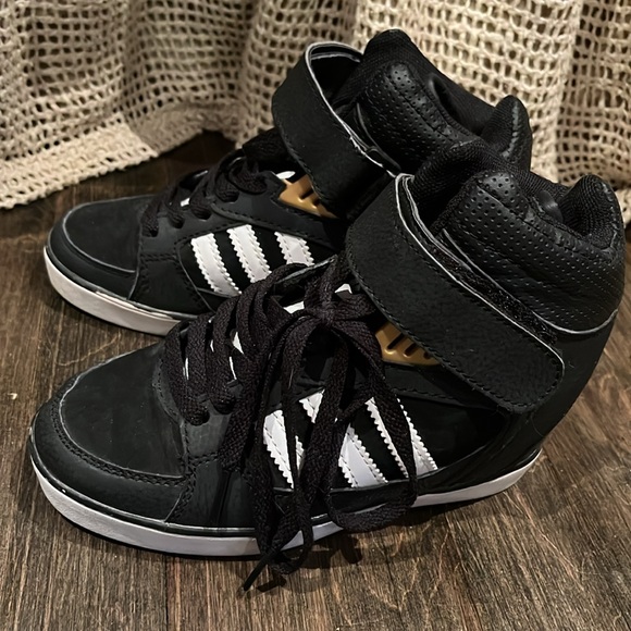ADIDAS WEDGE SNEAKERS SIZE 5 - Picture 2 of 6